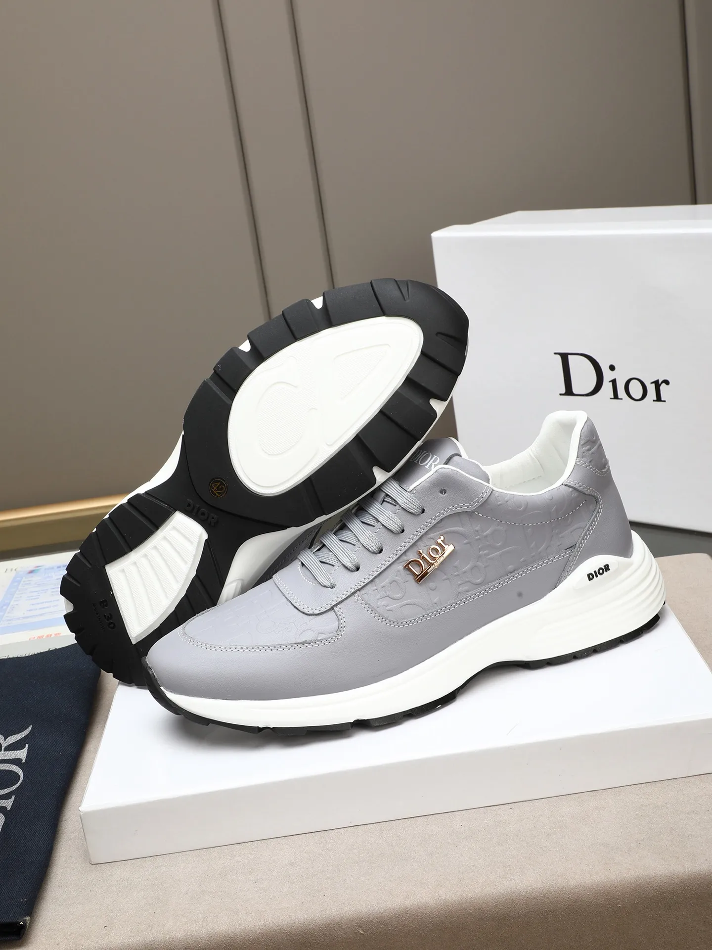 🆕🆕🆕Men's Shoes💰P460 Dior's avant-garde and versatile fashionable men's shoes are privately modeled, calfskin embossed, fashionable, simple, stylish, more eye-catching and more classy. It will subvert the old idea and be a must-have for fashionistas who want to spend time with you! Must keep it for yourself! High-end comfort and low-end, high-end quality workmanship. Code number: 38-44 (45 customized) 3 colors for your choice [kiss][kiss][kiss]